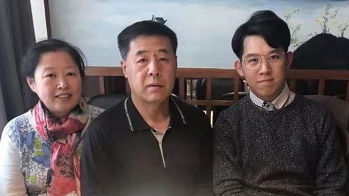 Image for article Heilongjiang’lı Kadının Ailesini Avukatını Görevden Alması İçin Kandıran Savcı, Mahkemede Ona Karşı Sahte Kanıt Kullanıyor