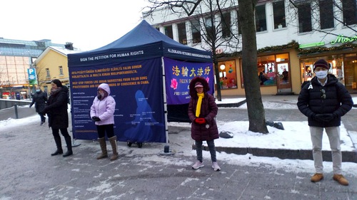 Image for article Finlandiya: Yeni Yılda Falun Dafa'nın Tanıtımı Yapıldı