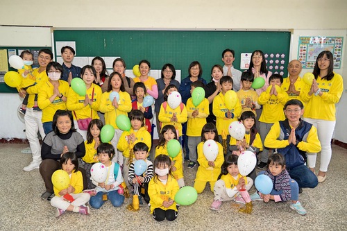 Image for article Tayvan: Kaohsiung'daki Genç Falun Dafa Uygulayıcıları ve Ebeveynleri, Shifu’ya Mutlu Bir Yeni Yıl Dilediler