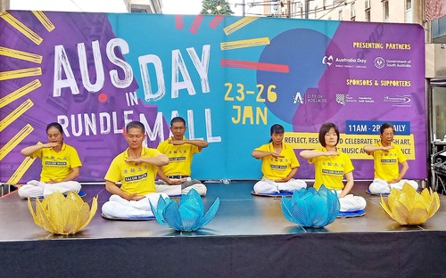 Image for article Adelaide, Avustralya: Falun Gong Uygulayıcıları Ulusal Gün Kutlamalarında Memnuniyetle Karşılandı 