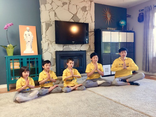 Image for article Kanada: Vancouver'daki Genç Falun Dafa Uygulayıcıları Shifu Li'ye Mutlu Fener Festivali Diledi