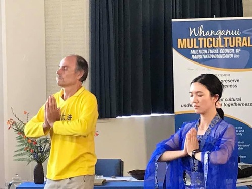 Image for article Yeni Zelanda: Uygulayıcılar Çin Yeni Yılı Sırasında Falun Dafa'nın Değerini Paylaştılar 
