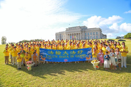 Image for article Yeni Zelanda: Uygulayıcılar Shifu Li'ye Mutlu Bir Yeni Yıl Diliyor, Falun Dafa İçin Teşekkürlerini Sunuyorlar