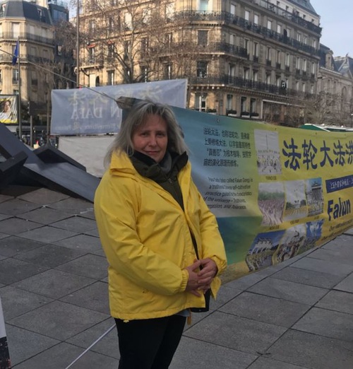 Image for article Fransa: Falun Dafa Uygulayıcıları Shifu'ya Minnettarlıklarını Gösterdiler
