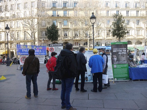 Image for article Fransa: Paris'te Uygulayıcılar Falun Dafa Hakkında Farkındalık Yaratarak Yerel Sakinlere Umut Verdiler 