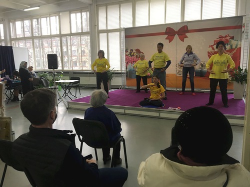 Image for article Rusya: Uygulayıcılar St.Petersburg Sağlık Fuarı'nda Falun Dafa'yı Tanıttılar