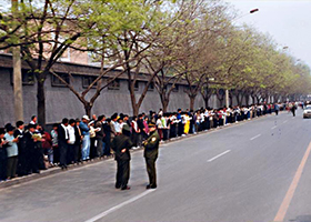 Image for article 1996'dan 1999'a: 22 Yıl Önce Pekin'de Yapılan 25 Nisan Başvurusuna Bütünsel Bir Bakış
