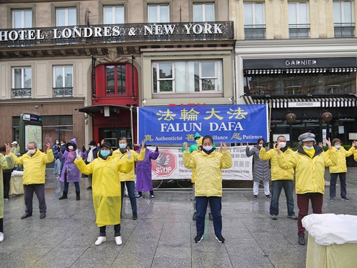 Image for article Parisliler Çin'in İnsan Hakları İhlallerini Kınadılar, Falun Gong Zulmüne Son Verilmesi İçin Dilekçeye İmza Attılar 