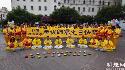 Image for article Peru'daki Uygulayıcılar Dünya Falun Dafa Günü'nü Kutladı