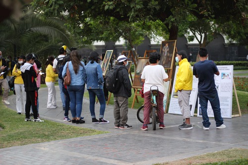 Image for article Peru: Falun Dafa Uygulayıcıları 25 Nisan Barışçıl Temyizini Anmak İçin Etkinlikler Düzenlediler 