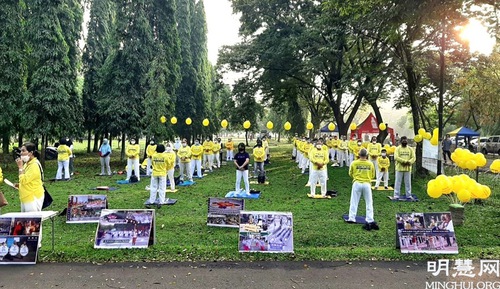 Image for article Endonezya: Cakarta'daki Uygulayıcılar Dünya Falun Dafa Günü'nü Kutladılar