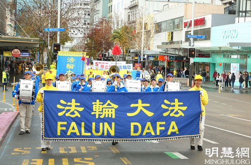 Image for article Yeni Zelanda: Falun Gong Mitingi ve Geçit Töreni Geniş Destek Aldı