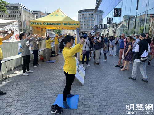 Image for article Brüksel, Belçika: Falun Gong Uygulayıcıları Farkındalığı Artırmak İçin Zulüm İle İlgili Etkinlikler Düzenlediler