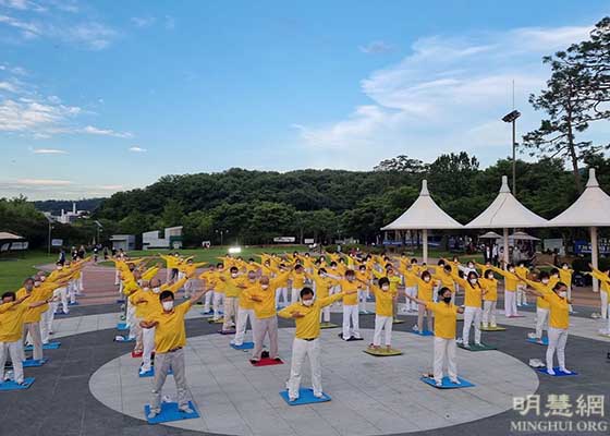 Image for article Güney Kore: Salgın Sırasında Düzenlenen Etkinlikler Çin'deki Zulme İlişkin Farkındalığı Artırıyor
