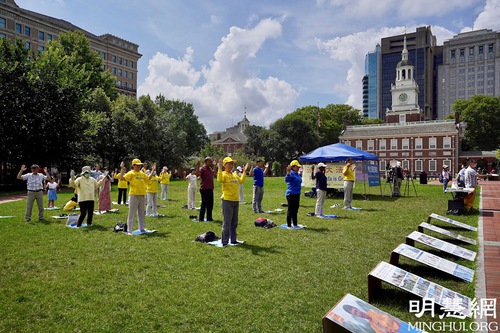 Image for article Philadelphia: Falun Dafa Uygulayıcıları ÇKP'nin 22 Yıllık Zulmünü Ortaya Çıkardı
