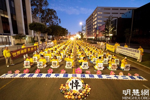 Image for article Los Angeles, Kaliforniya: Mum Işığı Nöbetiyle 22 Yıldır Devam Eden Zulümde Ölen Falun Dafa Uygulayıcıları Anıldı
