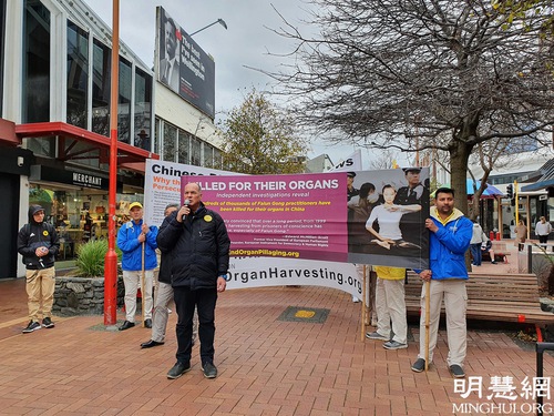 Image for article Wellington, Yeni Zelanda: Miting ve Yürüyüşle Çin'de 22 Yıldır Devam Eden Zulme Son Verilmesi Çağrısı