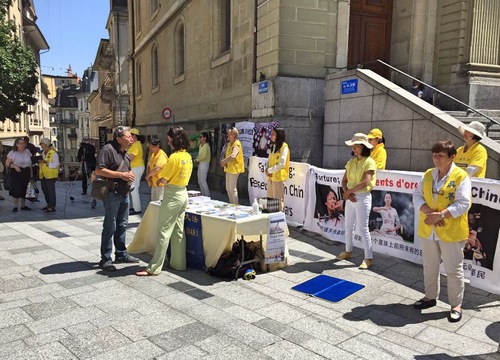 Image for article İsviçre: Eski Seçilmiş Yetkililer Desteklerini Göstermek İçin Falun Gong Etkinliğine Katıldılar