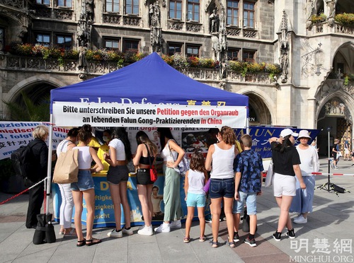 Image for article Almanya: İnsanlar Çin'deki Falun Dafa Zulmüne Son Verilmesi Çağrısını İmzaladı