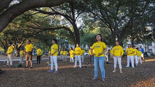 Image for article Orlando, Florida: Kongre Üyeleri Çin'deki Falun Gong Zulmünü Protesto Eden Etkinliği Destekliyor