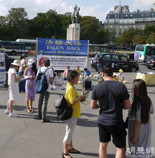 Image for article Fransa: Parisliler Falun Dafa Uygulayıcılarını Desteklediler ve Çin Komünist Partisini Kınadılar