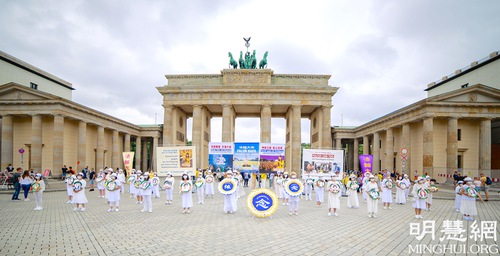 Image for article Almanya: Millet Vekilleri ve İleri Gelenler, Çin Komünist Rejiminin 22 Yıl Boyunca Falun Dafa'ya Karşı Yaptığı Zulmü Kınadı