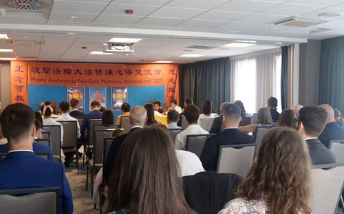 Image for article Polonya, Varşova: 2021 Falun Dafa Deneyim Paylaşım Konferansı Başarıyla Düzenlendi