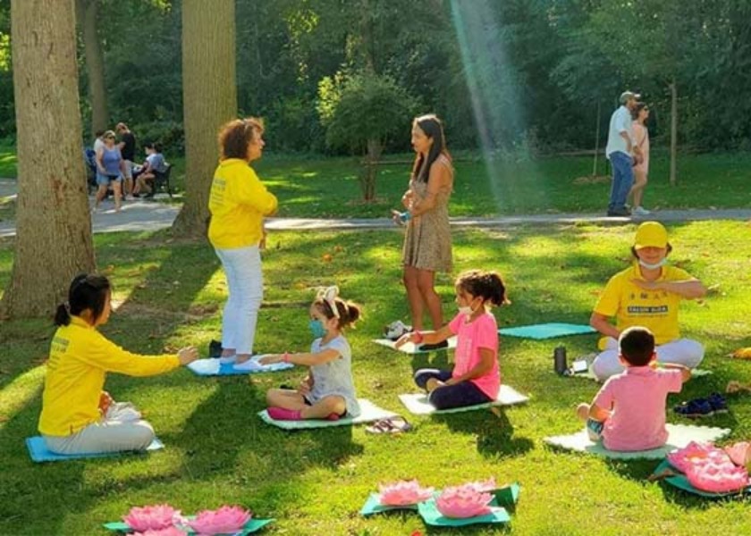 Image for article Kanada: Falun Dafa Uygulayıcıları Toronto Çevresindeki Hafta Sonu Uygulama Alanlarında Görüldü