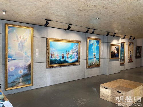 Image for article Atina, Yunanistan: Zhen-Shan-Ren Resim Sanat Sergisi Çin'de Yapılan Vahşet Hakkında Farkındalık Yarattı