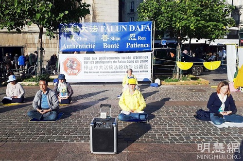 Image for article Parisli Bir Kişi: Falun Dafa İnsanların Kalplerini Değiştirebilir