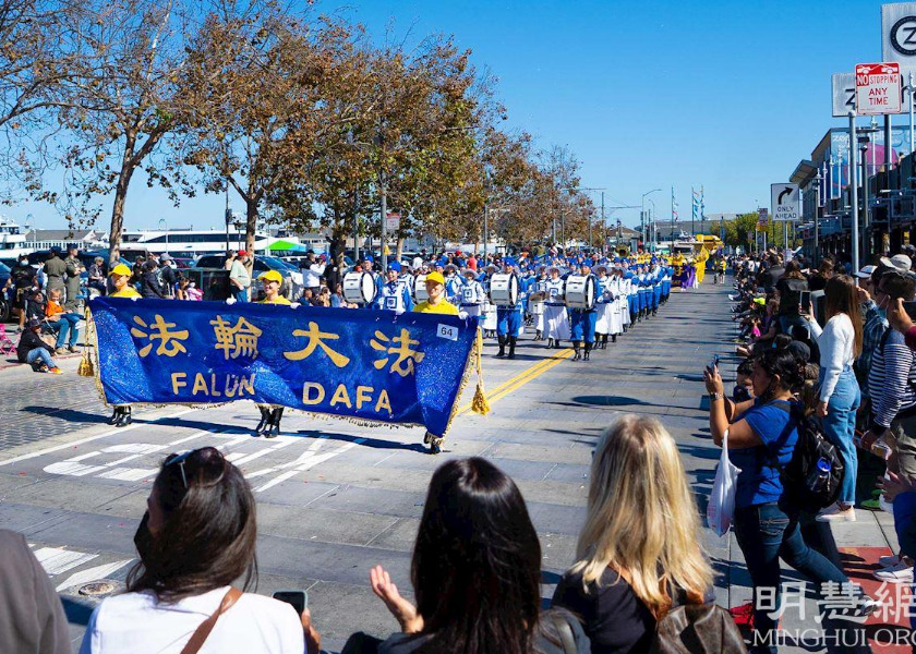 Image for article San Francisco: Falun Dafa Grubu, İtalyan Miras Festivali Geçit Töreninde Performans Sergiledi