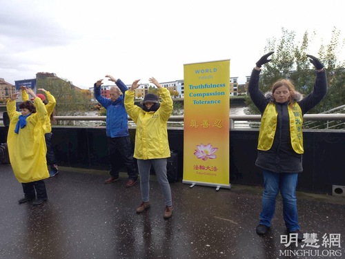 Image for article Glasgow: COP26 Konferansında Falun Dafa'nın Tanıtımı Yapıldı