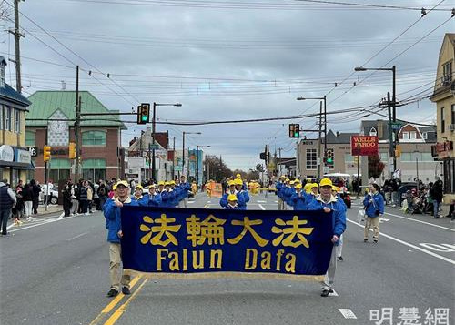 Image for article Philadelphia: Falun Dafa, Şükran Günü Geçit Töreninde Hoş Karşılandı