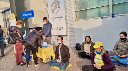 Image for article Romanya: Craiova'da Falun Dafa Tanıtımı