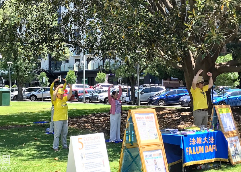 Image for article Adelaide, Avustralya: İnsanlar Umut Mesajı Getirdiği İçin Falun Dafa'ya Teşekkür Ediyor