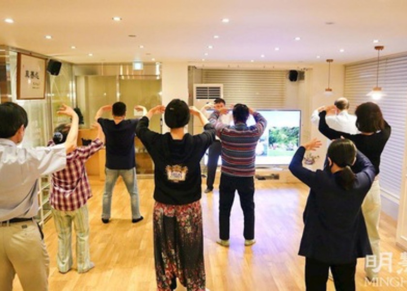 Image for article Seul, Güney Kore: Dokuz Günlük Falun Dafa Seminerleri İnsanların Yaşamlarını İyileştiriyor