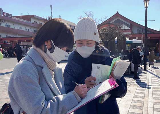Image for article Kyushu, Japonya: Yeni Yıl Başlarken İnsanlar Çin'deki Falun Gong Zulmünü Kınamak İçin Dilekçeyi İmzaladılar