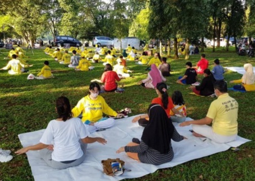 Image for article Endonezya: Halk ÇKP'nin Falun Dafa'ya Onlarca Yıldır Uyguladığı Zulmü Kınadı