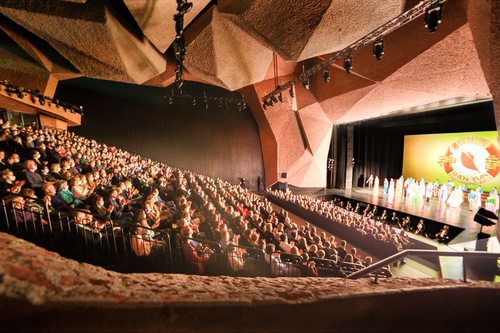 Image for article Shen Yun, ABD ve Polonya'daki Tiyatro Seyircilerini Kendinden Geçirdi: “Birçok Yönden Güzel Bir Gösteri”