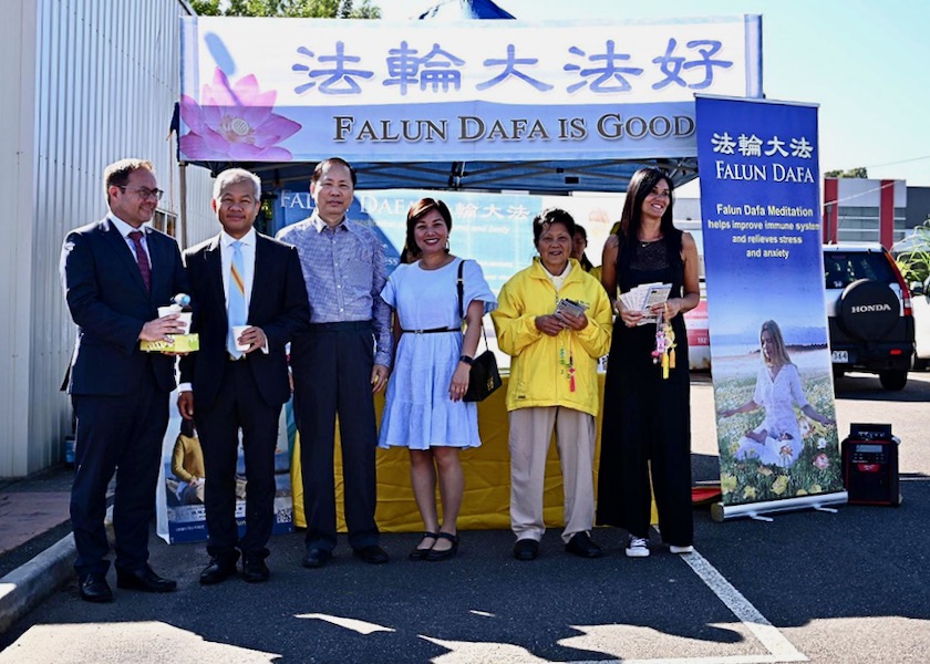 Image for article Melbourne, Avustralya: Falun Dafa Toplum Etkinliklerinde Övüldü