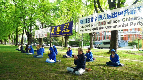 Image for article Belçika: 25 Nisan Temyizini Anmak İçin Çin Büyükelçiliği Önünde Barışçıl Gösteri Düzenlendi