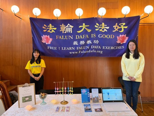 Image for article İsveç: İnsanlar Eslöv'deki Sağlık ve Bütünsel Fuarında Falun Dafa'yı Öğrendi