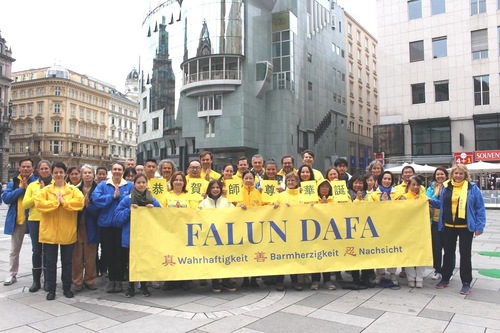 Image for article Avusturya: Falun Dafa Uygulayıcıları Dünya Falun Dafa Gününü Kutladılar
