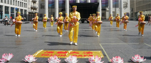 Image for article Belçika: Uygulayıcılar Dünya Falun Dafa Gününü Kutladı