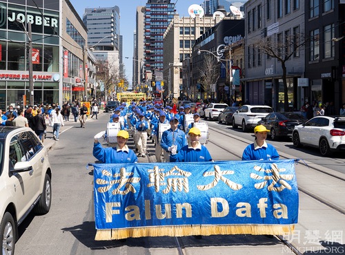 Image for article Toronto: Büyük Geçit Töreni ile Birlikte Falun Dafa'nın Tanıtımının 30. Yıldönümü Kutlandı