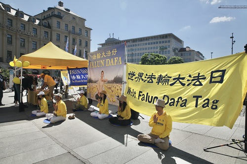 Image for article Almanya: Uygulayıcılar Münih'te Dünya Falun Dafa Gününü Kutlamak İçin Etkinlikler Düzenlediler