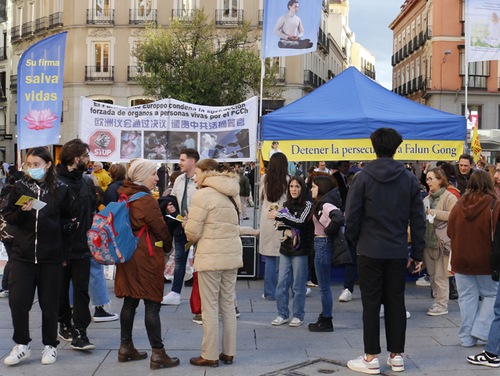 Image for article İspanya, Madrid,: 1999 Yılındaki  25 Nisan Temyizini Anmak İçin Üç Gün Boyunca Etkinlikler Düzenlendi