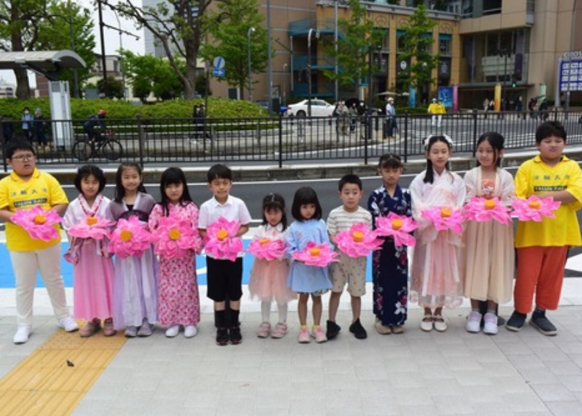 Image for article Yokohama, Japonya: Yetkililer, Dünya Falun Dafa Günü'nü Kutlamak İçin Düzenlenen Miting ve Geçit Töreninde Falun Dafa'nın 30. Yıl Dönümünü Kutladılar