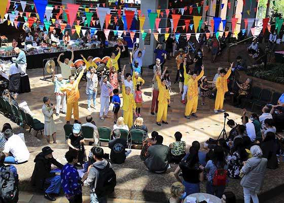 Image for article Kanada: Pointe-Gatineau Belediye Meclisi Üyesi, Falun Dafa'yı Asya Miras Ayı Kutlamalarına Davet Etti