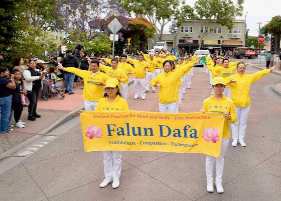 Image for article San Francisco: Falun Dafa, San Leandro Kiraz Geçit Töreninde Sıcak Karşılandı